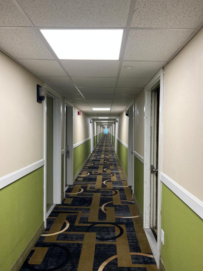 Hotel Super 8 By Wyndham Bangor Exterior foto